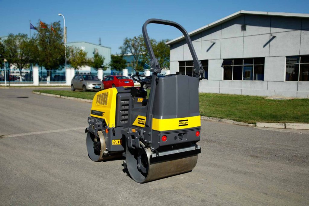 The Dynapac CC950D asphalt roller is ideal for places that need compaction but are difficult to reach with a larger roller.