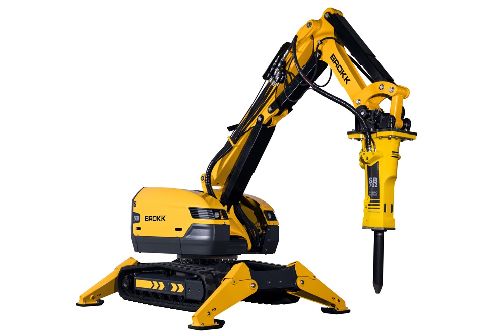 The new Brokk 500 incorporates the industry-leading reliability and serviceability that Brokk has become known for over the years. New on this machine is that operators can complete all daily and weekly maintenance without having to lift the covers of the machine. Plus, replacing any damaged hydraulic hoses is now simpler than ever.