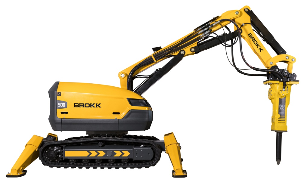 The new Brokk 500 delivers 1,086 foot-pounds (1,472 joules) with each blow of the 1,510-pound (685-kilogram) Atlas Copco SB 702 hydraulic breaker. On top of that, it adds length to Brokk’s signature three-part arm system, which now extends 24.3 feet (7.4 meters) vertically and 23 feet (7 meters) horizontally.