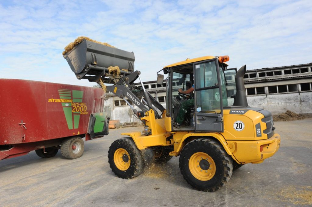 A Volvo CE wheel loader working at Fehrbellin-based dairy producer, Rhinmilch.