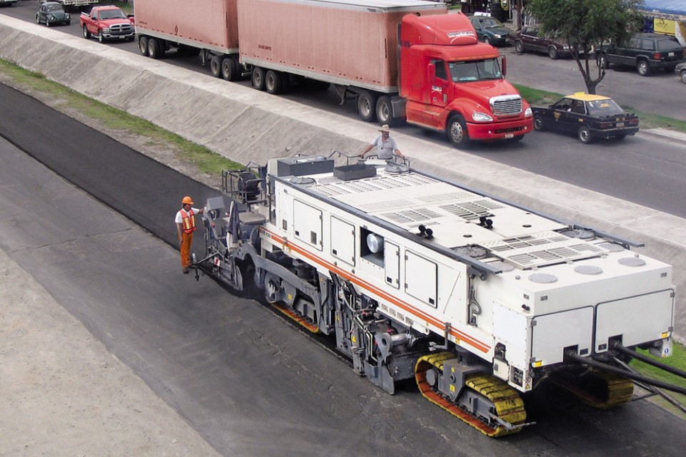 Cold recycling with foamed bitumen: this method for the rehabilitation of roads is not only highly cost-efficient in the total cost calculation but also produces high-quality, durable base layers.