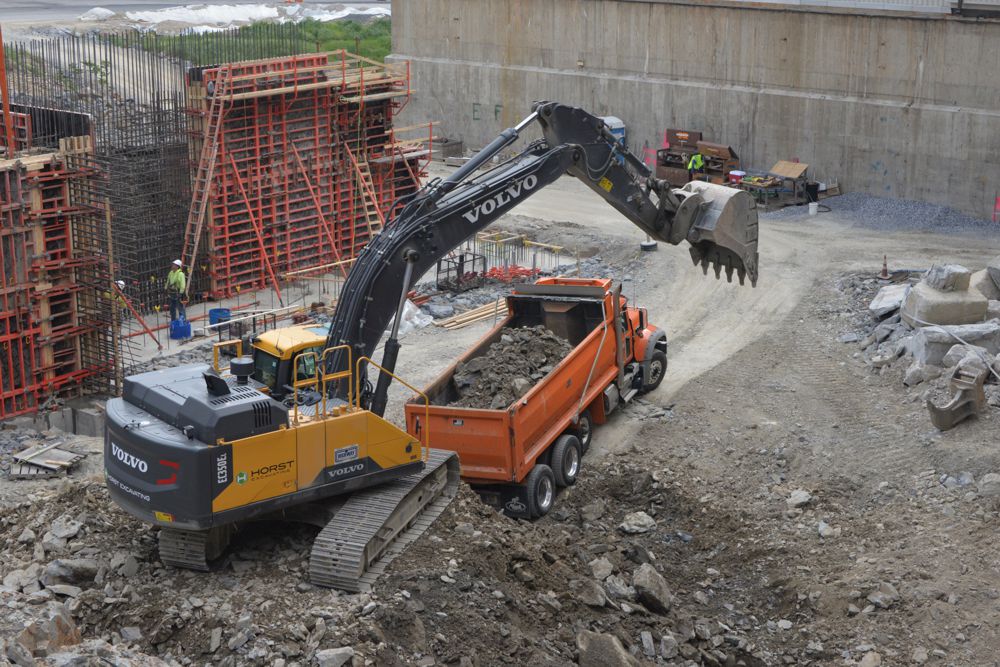 Volvo excavators are working to improve a waste-to-energy facility in Pennsylvania.