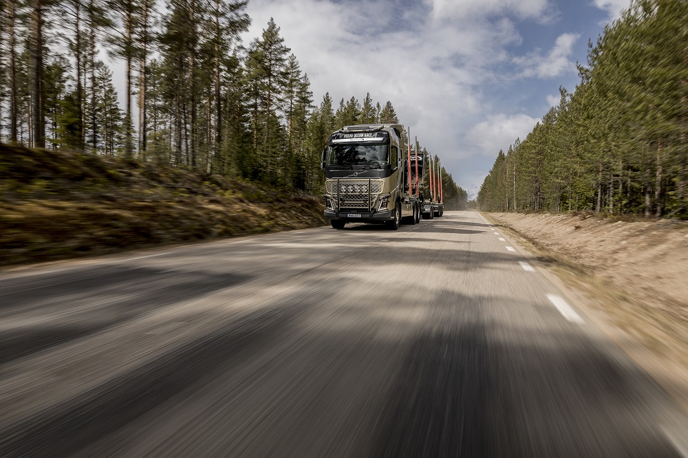 Volvo Trucks’ FH16 truck (Volvo Ocean Race Edition), courtesy of Emil Gustafson, Extendo AB.