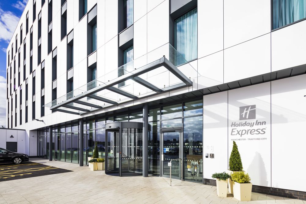 Chapman Taylor’s new 220 bedroom Holiday Inn Express, built off-site from purpose built steel shipping containers, has been completed at Manchester’s Trafford City. It is the first hotel in the North West to be built using this particular type of volumetric modular construction.