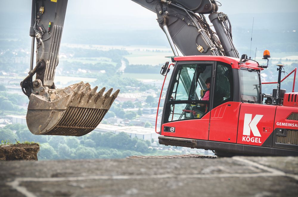 30,000 cubic meters (40,000 yd2) of ground and rock were removed by means of GPS-controlled excavators from Volvo CE.