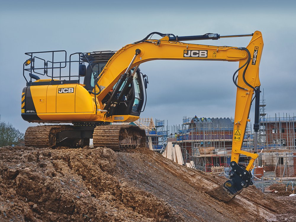 The 13 tonne JS131 tracked excavator (made in Uttoxeter, Staffordshire)