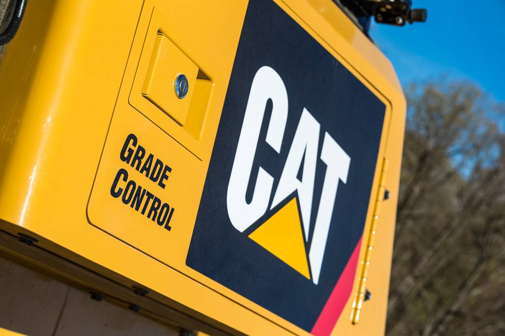 The new Cat D6K dozer helps increase productivity with optional technology features like Cat GRADE with Slope Assist™.