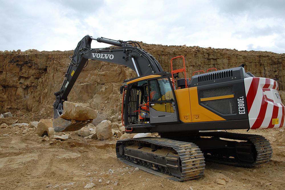 The new EC380E will handle blocks weighing anything from two to fourteen tonnes in weight 