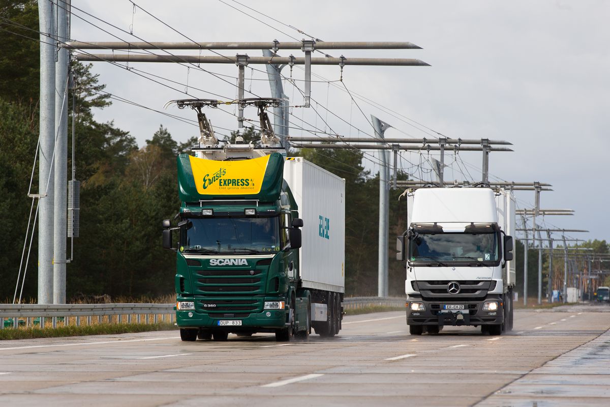 First infrastructure for electric trucks on a German autobahn for a sustainable freight transport by cutting energy consumption in half. Commissioning end of 2018