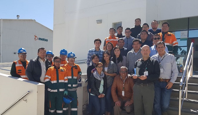 Members of the awarded Metso team.