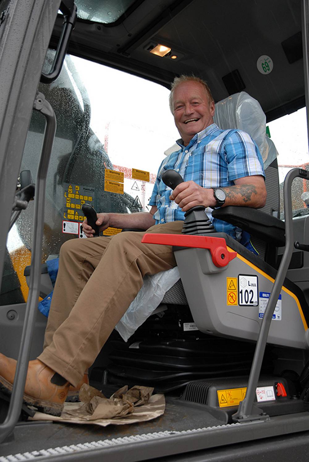 Plant Manager Brian Henderson impressed with the high level of operator comfort, the smoothness of control, quietness and overall performance and stability of the machine. 