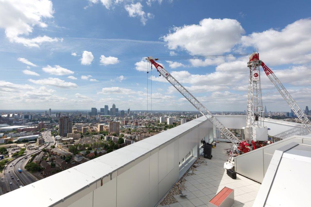 ALE Lightweight Service Crane working in Stratford to lift building maintenance unit (BMU) components. 