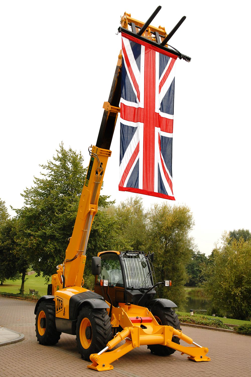 2007 -JCB's Loadall Business Unit wins a Queen's Award for increasing exports by 77%