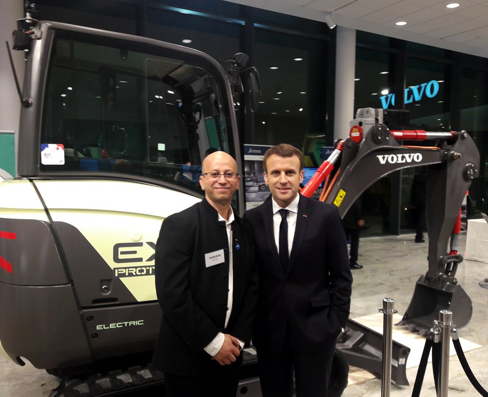 Swedish Prime Minister Stefan Löfven and French President Emmanuel Macron visited the Volvo Group headquarters where they saw some of the company’s latest innovations – including the prototype, fully-electric EX2 compact excavator.
