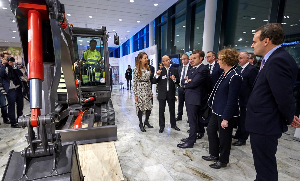 Swedish Prime Minister Stefan Löfven and French President Emmanuel Macron visited the Volvo Group headquarters where they saw some of the company’s latest innovations – including the prototype, fully-electric EX2 compact excavator.