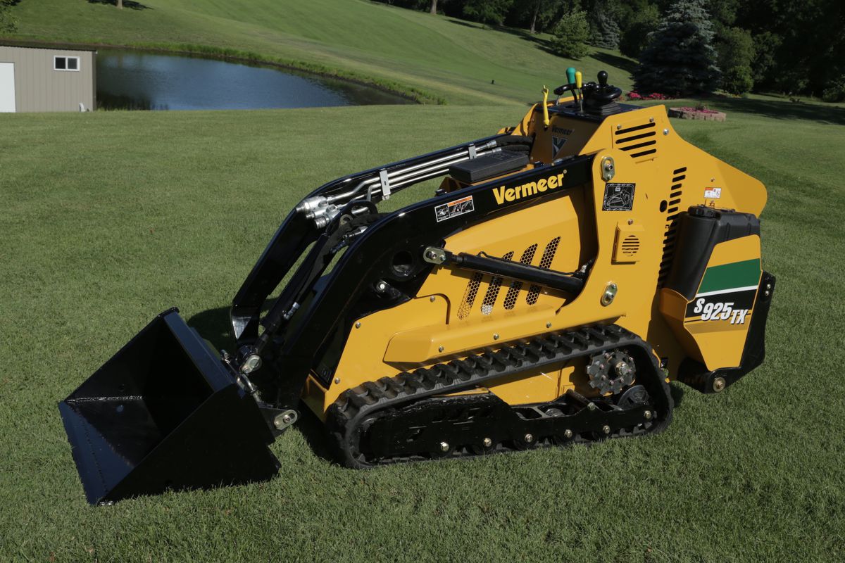 New Vermeer S925TX Mini Skid Steer delivers outstanding lifting and performance