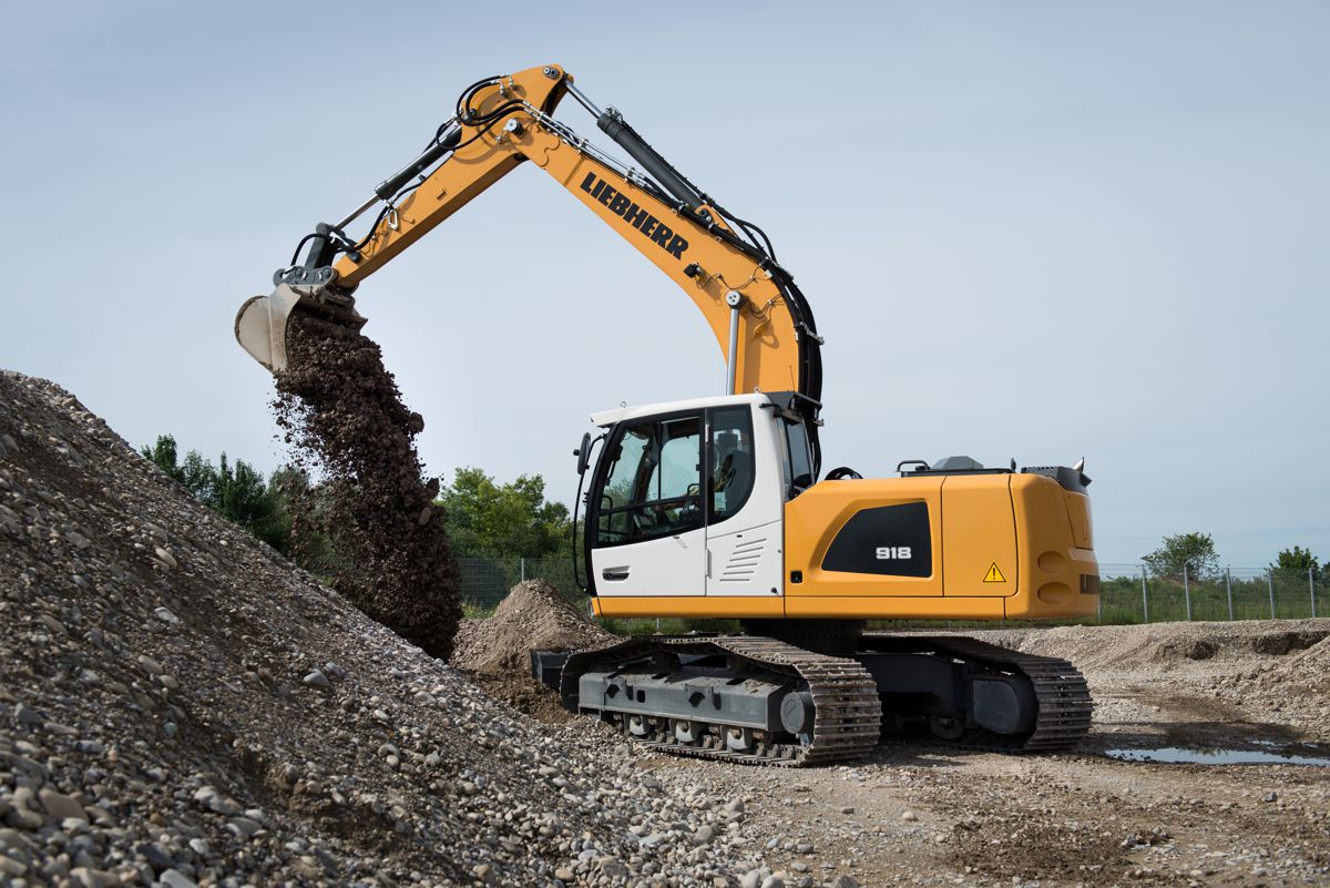 The Liebherr R 918 crawler excavator is designed for earthmoving, pipe laying or making trenches.