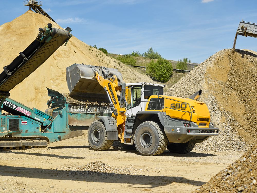 The new L 580 XPower® wheel loaders have made an impression at Willy Dohmen with their low consumption and high reliability.