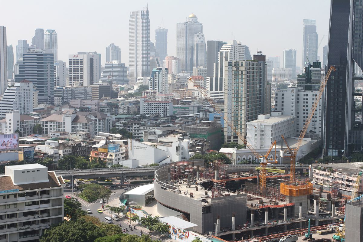Two Liebherr luffing jib tower cranes in Bangkok at the Samyan Mitrtown project.