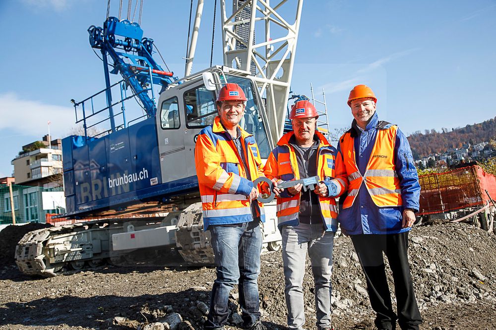 (Left to right: Daniel Fanger, Director for Special Foundation Works, GEBR BRUN AG; Thomas Lustenberger, Site Manager, GEBR BRUN AG; and Dr Michael Essig, Head of Sales for Special Machines, Probst Maveg.)
