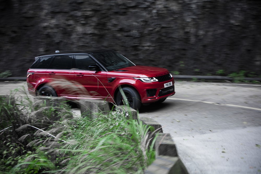Range Rover Sport PHEV first SUV to climb Heaven's Gate in China