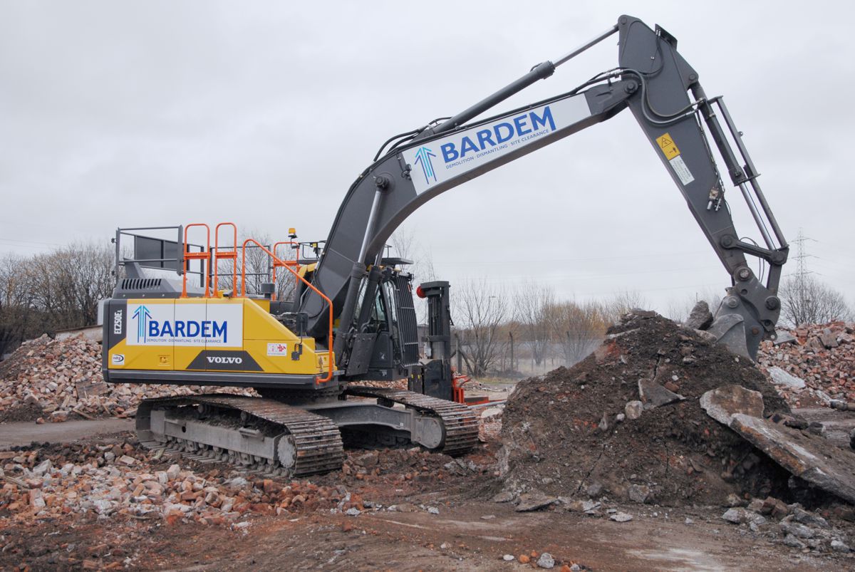 Bardem leads the way with new 25 ton Volvo Excavator