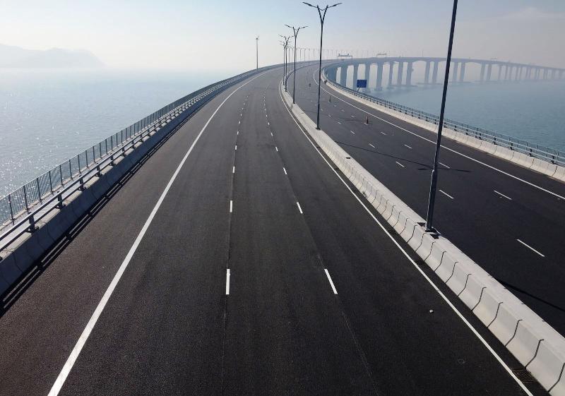 Viaduct section of the Hong Kong to Macao Bridge passes load testing