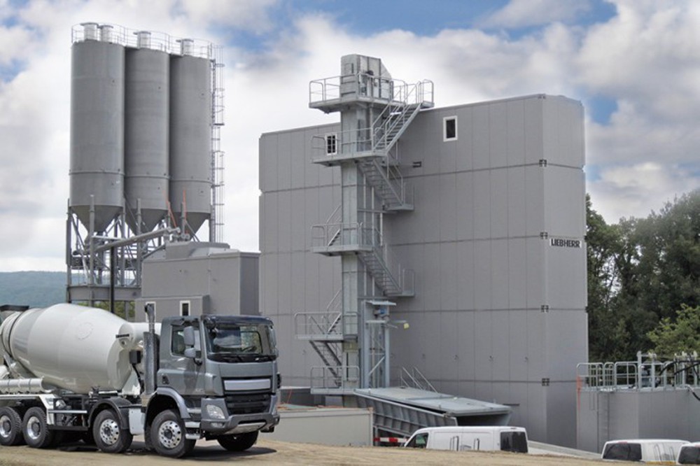 Liebherr introduces mobile tower silo for concrete batching plants