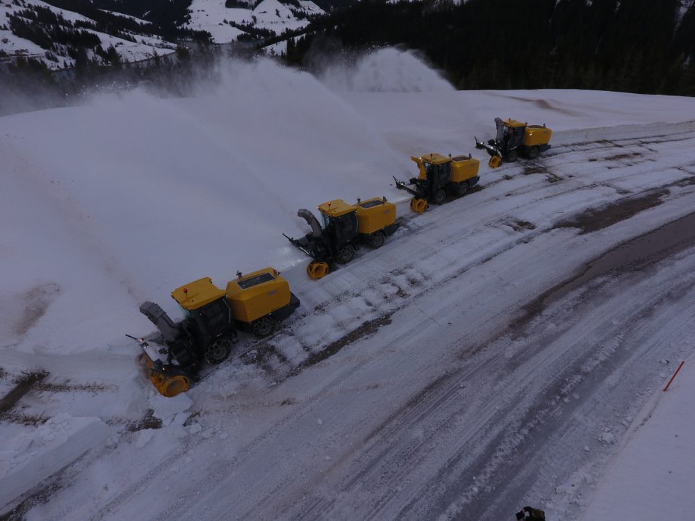 Swiss Army deploys ten Schmidt Supra's to combat snow