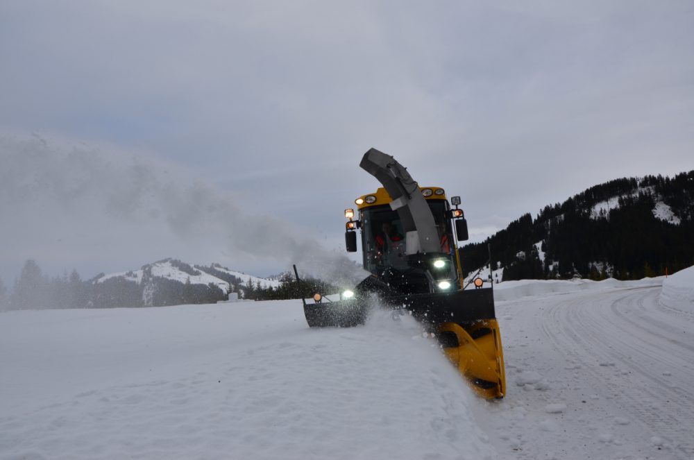 Swiss Army deploys ten Schmidt Supra's to combat snow