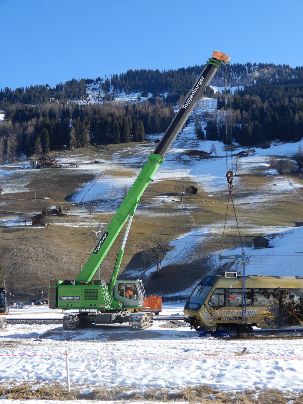 SENNEBOGEN telescopic crane to the rescue of derailed train in Switzerland