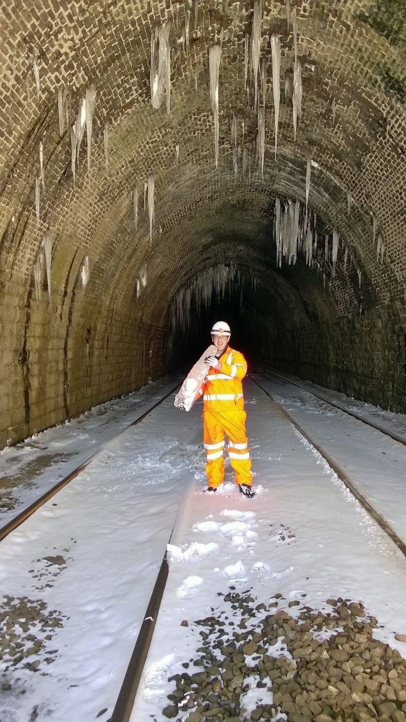 Fifteen-foot icicles block UK Railway Line