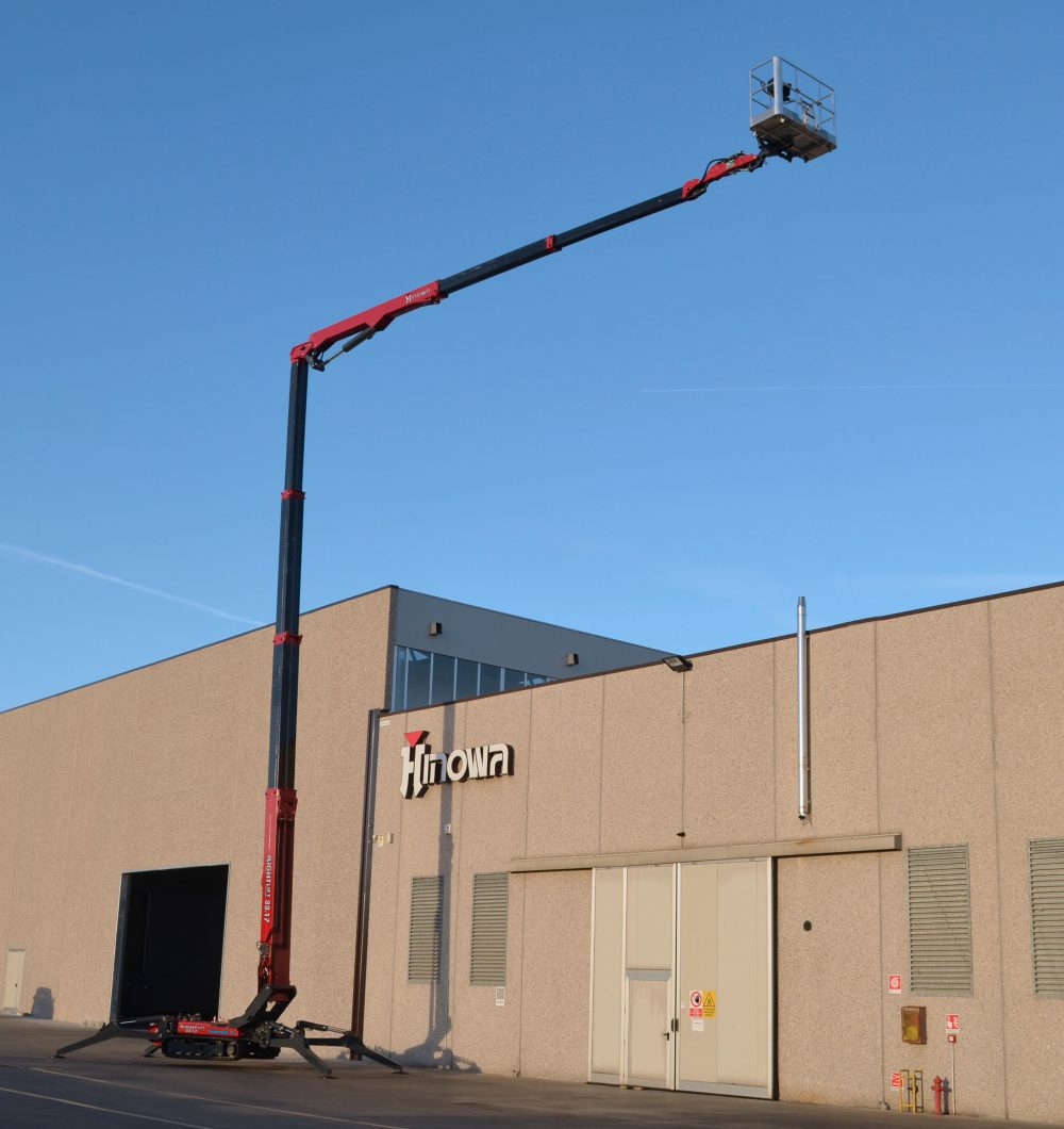 At Hinowa, everything is ready for the long-waited Parisian date with the 2018 edition of Intermat, from 23th to 28th April. The Italian company, which builds tracked aerial platforms, minidumpers, pallet jacks and undercarriages, will arrive in France to show to guests a well-stocked selection of its equipment,