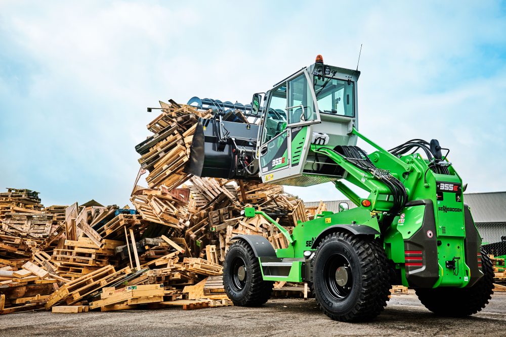 SENNEBOGEN will be presenting the redeveloped SENNEBOGEN 355 E telehandler at Stand 241/340 in Hall C5 and at the VDMA practical days at IFAT 2018.