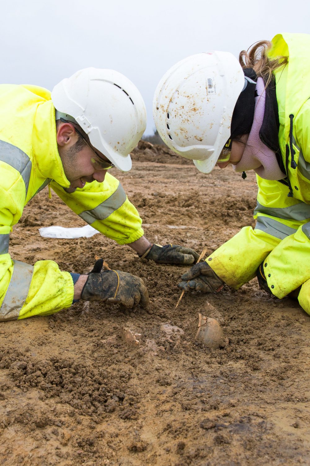 Excavating pottery for A14C2H (c) Highways England, courtesy of MOLA Headland Infrastructure