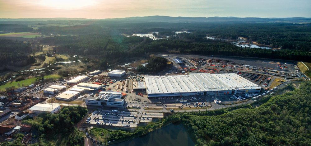 HAMM operates the world's most modern roller factory in Tirschenreuth, occupying an area of around 400,000 m². The assembly shops, production facilities and logistics centre are perfectly interlinked in a highly efficient process.