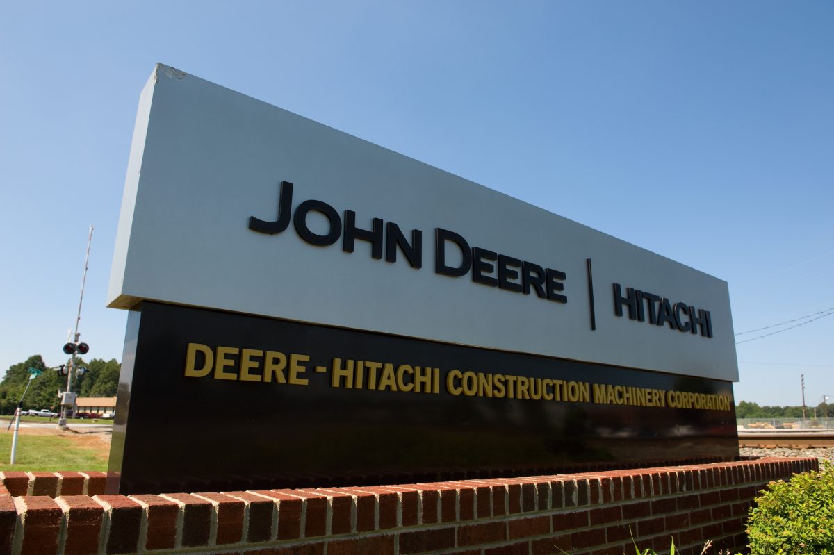 Deere-Hitachi Joint Venture celebrates 30 years of Construction Equipment