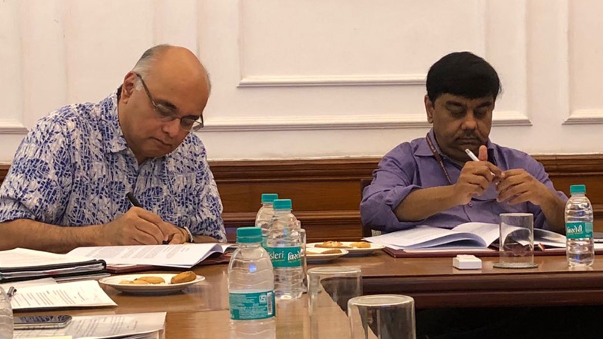 The agreement for the Project was signed by Sameer Kumar Khare (right), Joint Secretary, Department of Economic Affairs, Ministry of Finance, on behalf of the Government of India and Junaid Ahmad (left), Country Director, World Bank India, on behalf of the World Bank.