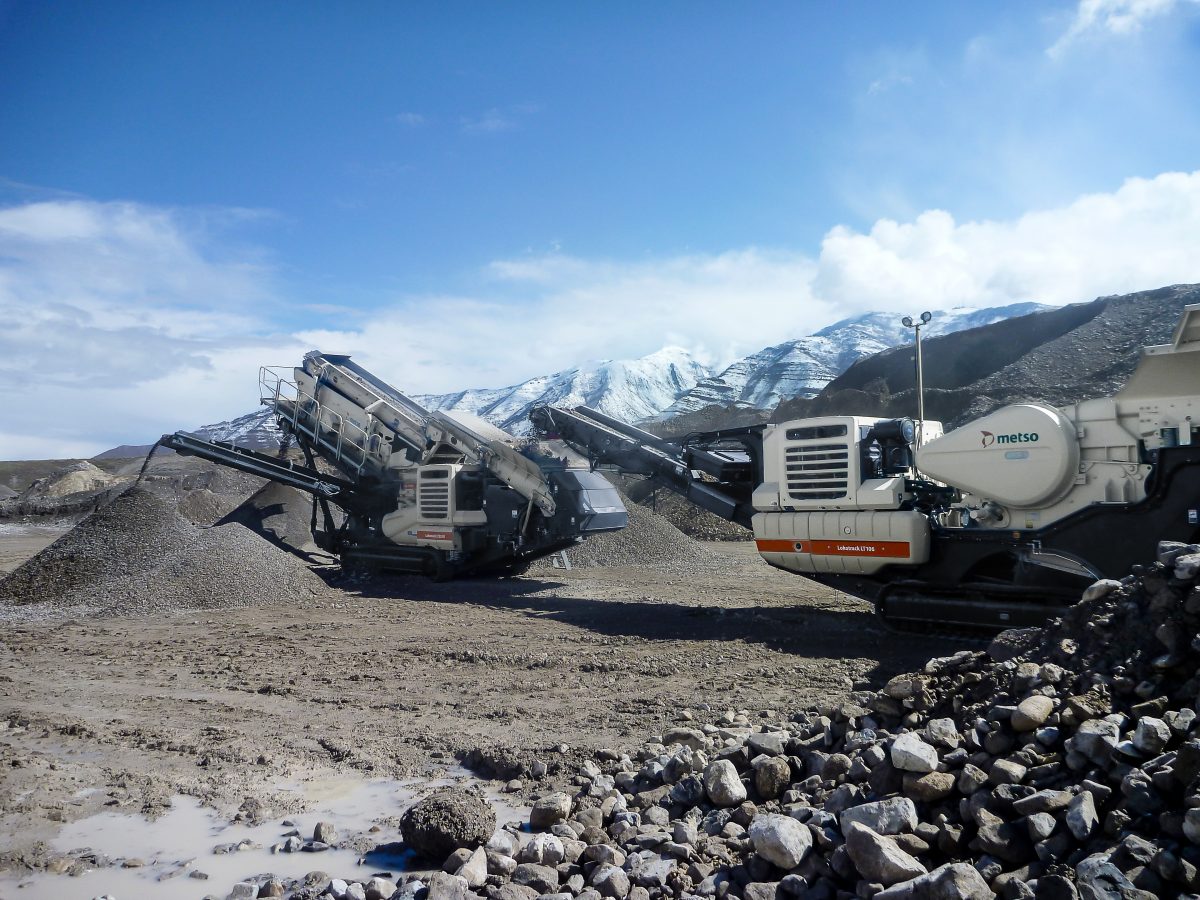 Yancey Bros. Co. will offer Metso's mobile and stationary crushing and screening products, including the LT106(TM) mobile jaw crushing plant and wear parts fastening kit.