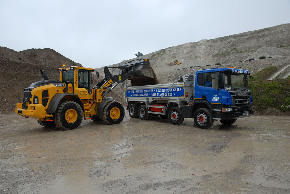 Volvo L90H is the loading shovel of choice for Robins of Herstmonceux Chalk Pit