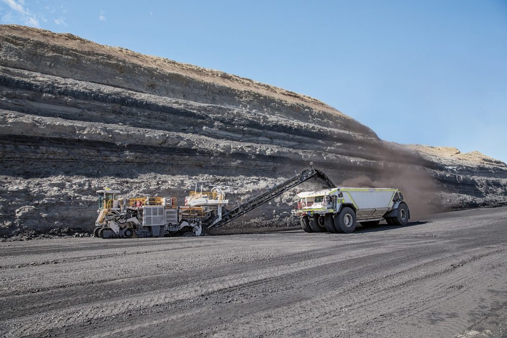 Wirtgen surface miners can load material via stable conveyor systems directly into trucks.