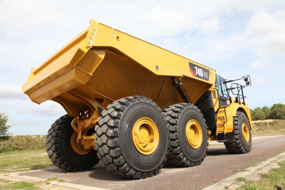 740 GC articulated dump truck expands the Caterpillar hauler lineup