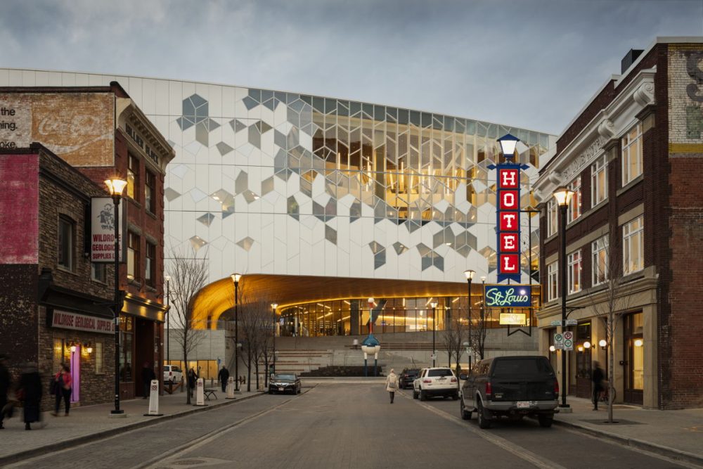 On November 1 the new Central Library in Calgary, Alaska, designed by Snøhetta and DIALOG, opened its doors to the public. With aims to welcome over twice as many annual visitors to its 240,000 SF of expanded facilities, the library will fill a vital role for the rapidly expanding city.