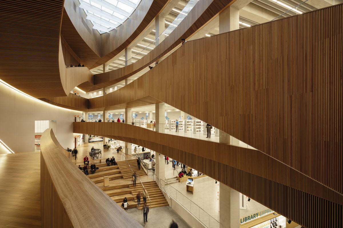 On November 1 the new Central Library in Calgary, Alaska, designed by Snøhetta and DIALOG, opened its doors to the public. With aims to welcome over twice as many annual visitors to its 240,000 SF of expanded facilities, the library will fill a vital role for the rapidly expanding city.