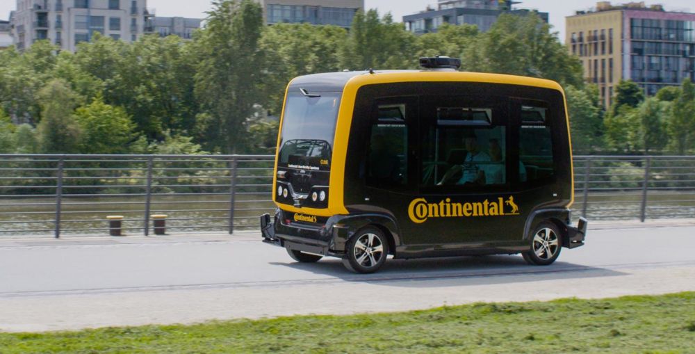 Continental’s Vision: Seamless Mobility Combines Autonomous Shuttles and Delivery Robots