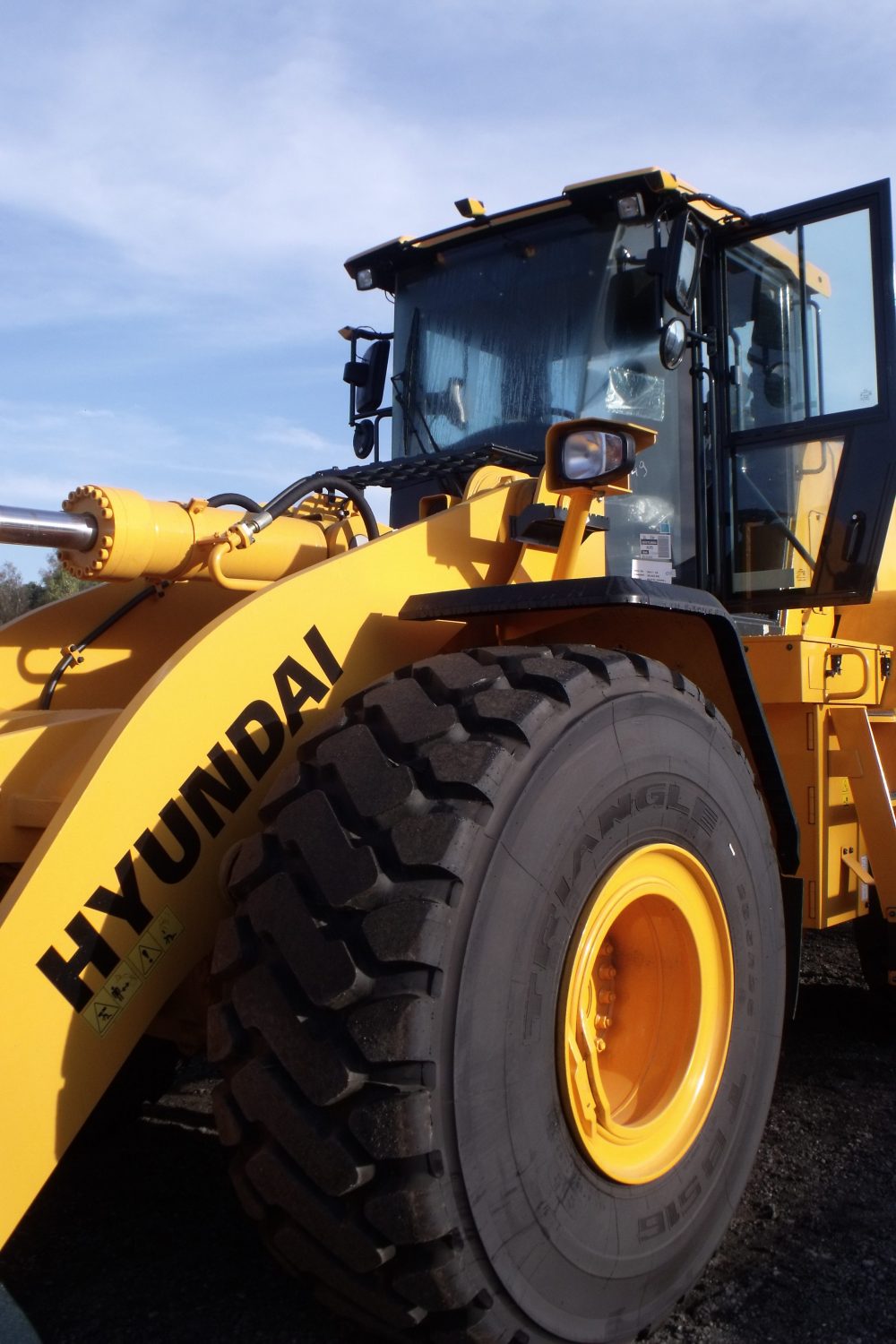 Scotland's Agritrac Exports joins the Hyundai construction equipment dealer network