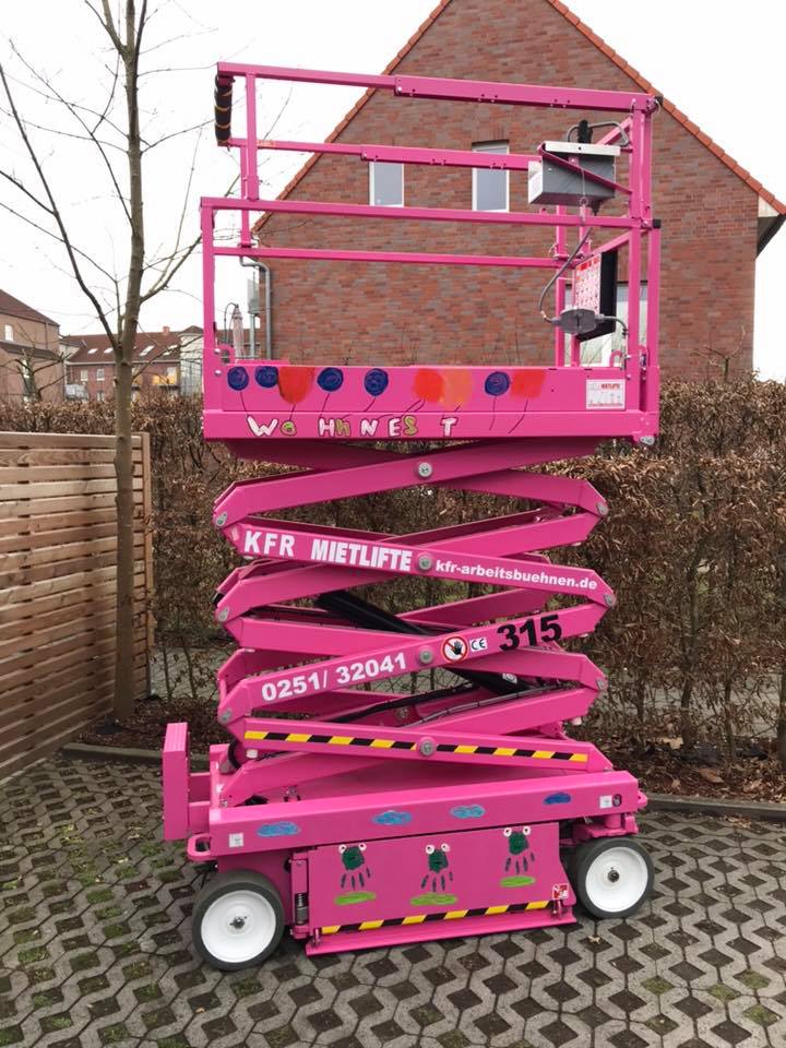 Skyjack paints the Stacks Pink with German Customer to support Lebenshilfe Munster
